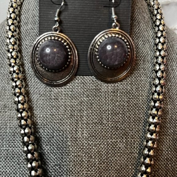 Black and Silver Pendant on Silver Chain with Earrings. - Picture 3 of 3
